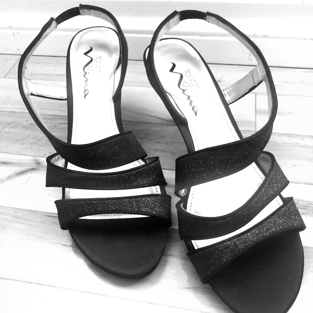 Ladies classic black heels